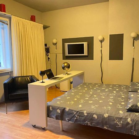 Cozy Modern Apartment With Small Balcony In The Heart Of Берлин Экстерьер фото