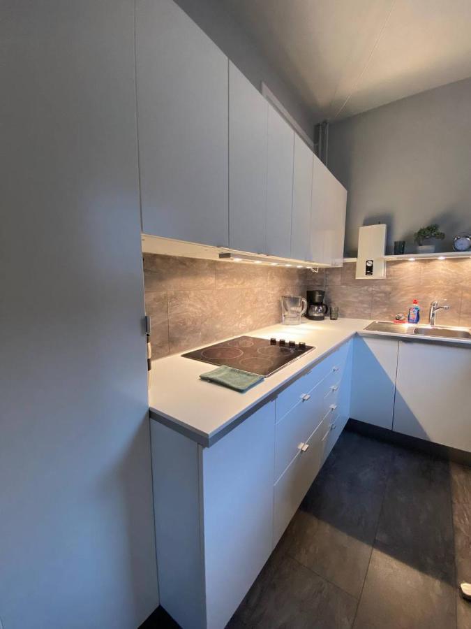 Cozy Modern Apartment With Small Balcony In The Heart Of Берлин Экстерьер фото