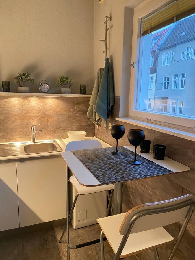 Cozy Modern Apartment With Small Balcony In The Heart Of Берлин Экстерьер фото