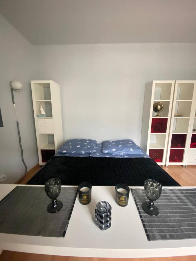 Cozy Modern Apartment With Small Balcony In The Heart Of Берлин Экстерьер фото